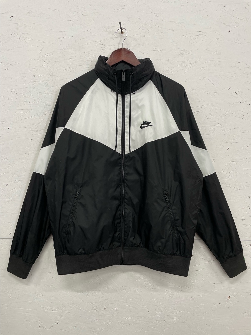 Nike Sportswear Windrunner Hideaway Hooded Jacket, Size M, AR2209-012